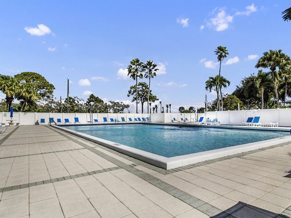 2230 N Cypress Bend Dr 504, Pompano Beach FL 33069