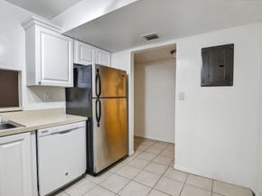 711 N Pine Island Rd 319, Plantation FL 33324