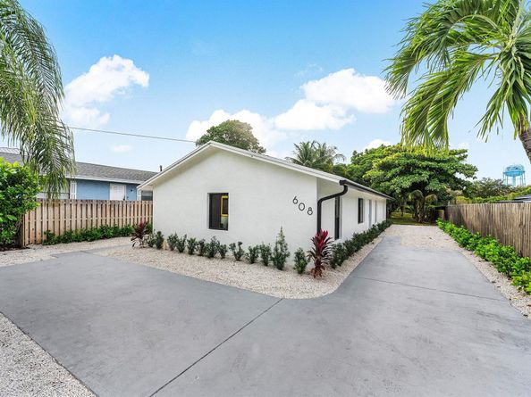 608 SE 2nd Avenue, Delray Beach FL 33483