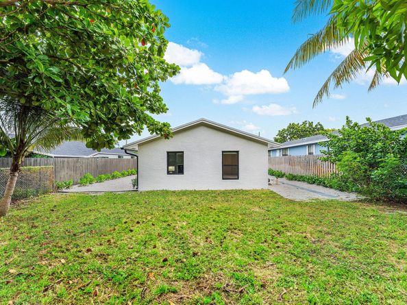 608 SE 2nd Avenue, Delray Beach FL 33483