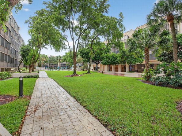 2816 N 46th Avenue J682, Hollywood FL 33021