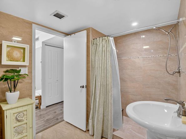 2816 N 46th Avenue J682, Hollywood FL 33021