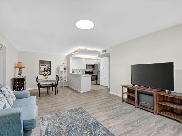 1009 Green Pine Boulevard F1, West Palm Beach FL 33409