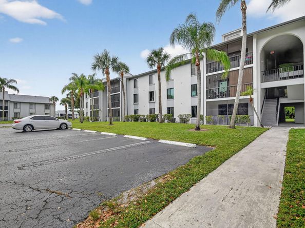 1009 Green Pine Boulevard F1, West Palm Beach FL 33409