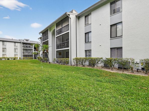 1009 Green Pine Boulevard F1, West Palm Beach FL 33409