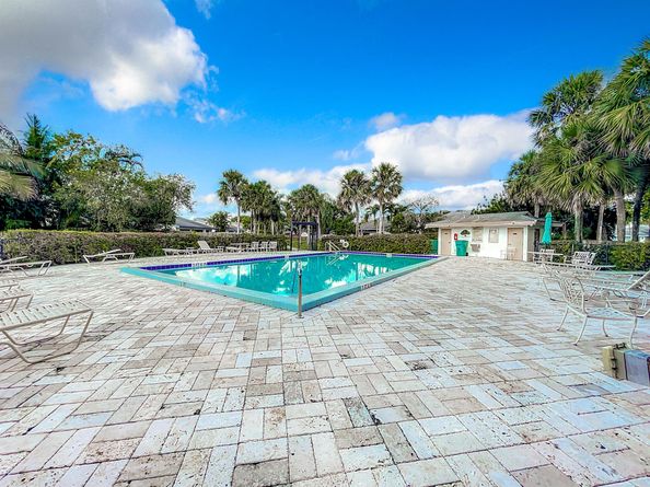 56 Baytree Circle, Boynton Beach FL 33436