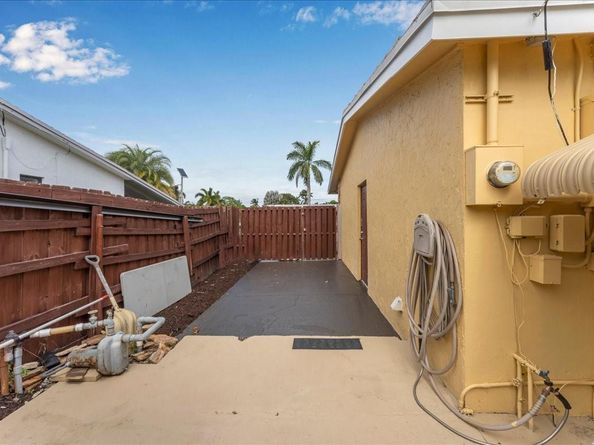 230 NE 58th St, Fort Lauderdale FL 33334