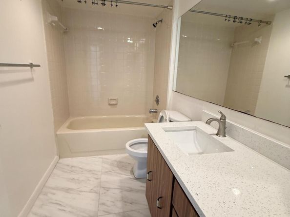 3826 Whitehall Drive 305, West Palm Beach FL 33401