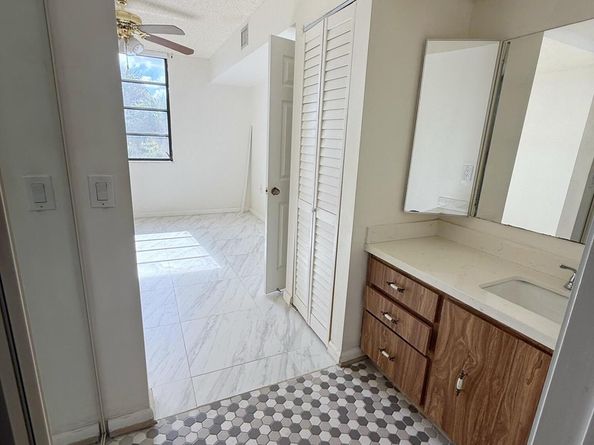 3826 Whitehall Drive 305, West Palm Beach FL 33401