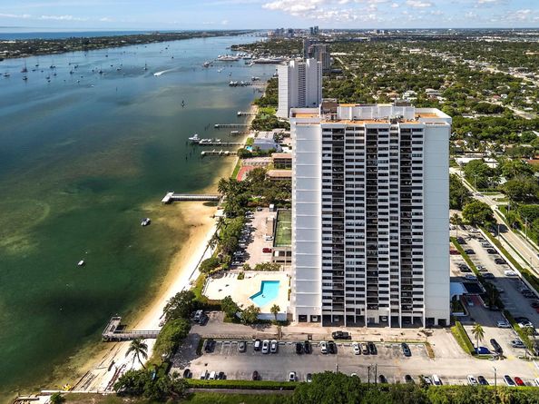 5600 N Flagler Drive 207, West Palm Beach FL 33407