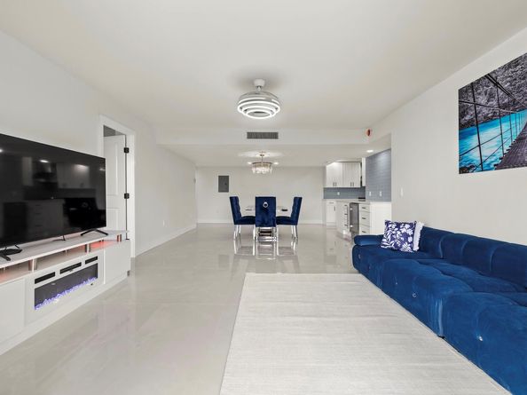 5600 N Flagler Drive 207, West Palm Beach FL 33407