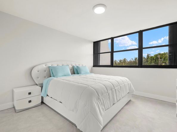 5600 N Flagler Drive 207, West Palm Beach FL 33407