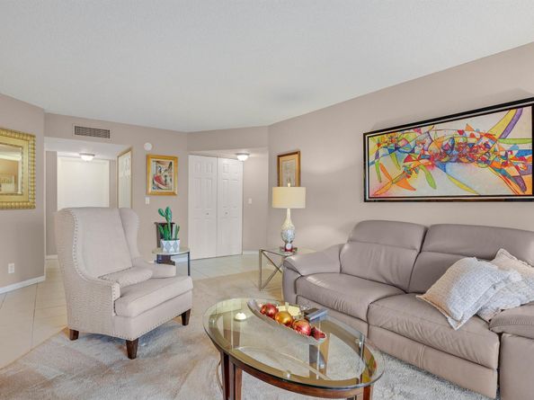 3836 Via Poinciana 205, Lake Worth FL 33467