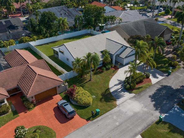 7312 NW 83rd Way, Tamarac FL 33321