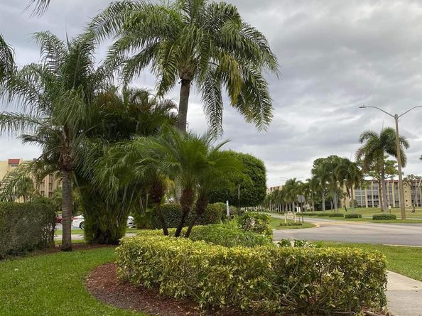 3755 Via Poinciana 203, Lake Worth FL 33467