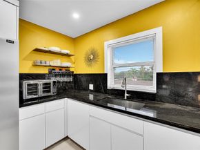 1581 NE 34th Ct 215, Oakland Park FL 33334