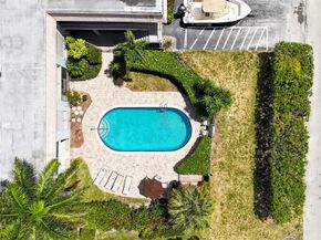 1581 NE 34th Ct 215, Oakland Park FL 33334