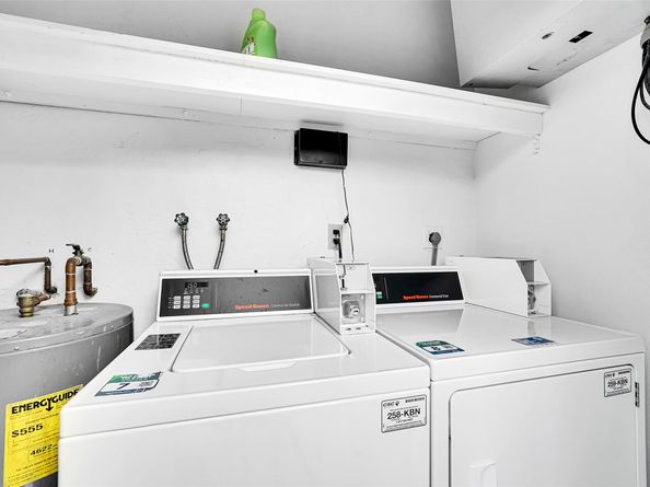 1581 NE 34th Ct 215, Oakland Park FL 33334