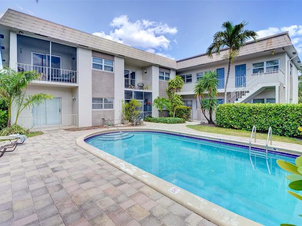 1581 NE 34th Ct 215, Oakland Park FL 33334