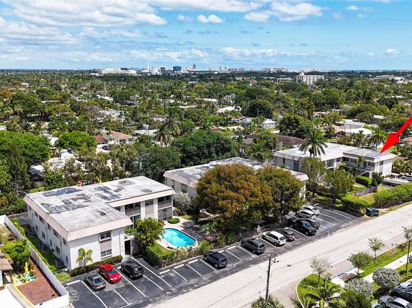 1581 NE 34th Ct 215, Oakland Park FL 33334