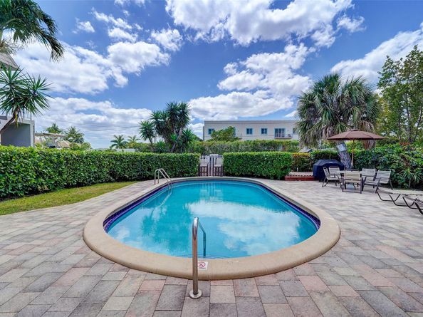 1581 NE 34th Ct 215, Oakland Park FL 33334