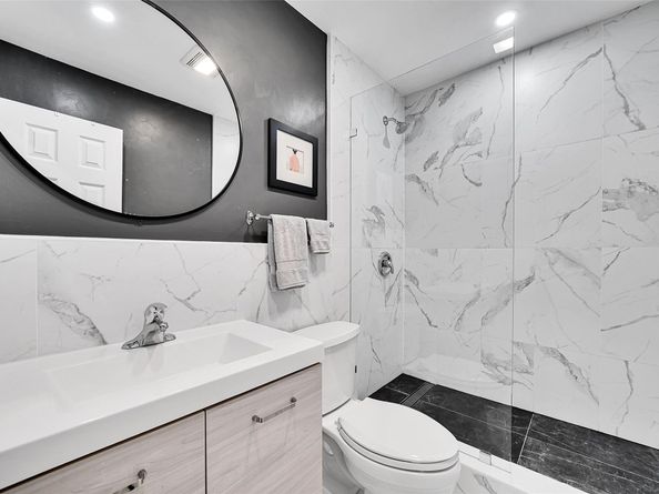 1581 NE 34th Ct 215, Oakland Park FL 33334