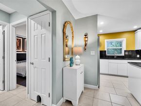 1581 NE 34th Ct 215, Oakland Park FL 33334