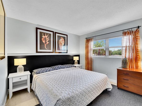 1581 NE 34th Ct 215, Oakland Park FL 33334