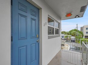 1581 NE 34th Ct 215, Oakland Park FL 33334