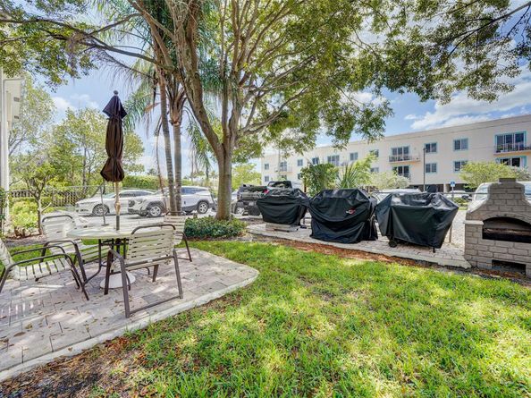 1581 NE 34th Ct 215, Oakland Park FL 33334