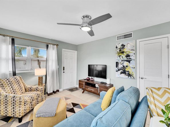 1581 NE 34th Ct 215, Oakland Park FL 33334