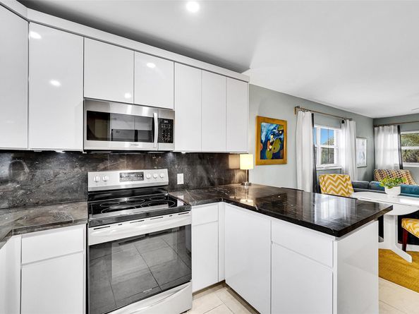 1581 NE 34th Ct 215, Oakland Park FL 33334