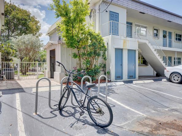 1581 NE 34th Ct 215, Oakland Park FL 33334