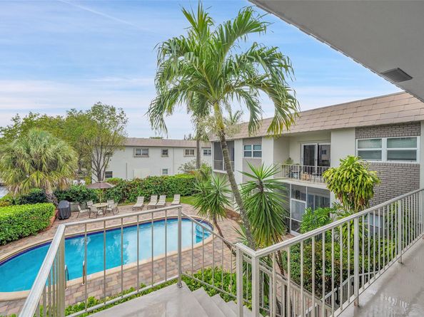 1581 NE 34th Ct 215, Oakland Park FL 33334