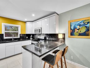 1581 NE 34th Ct 215, Oakland Park FL 33334