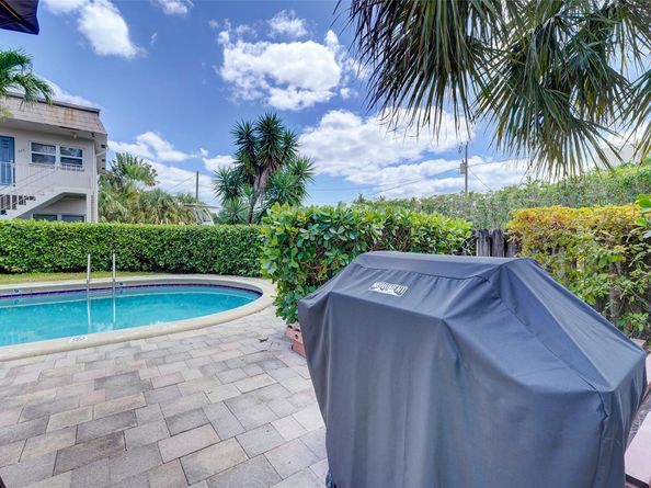 1581 NE 34th Ct 215, Oakland Park FL 33334