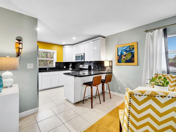 1581 NE 34th Ct 215, Oakland Park FL 33334