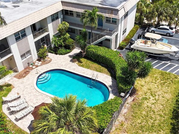 1581 NE 34th Ct 215, Oakland Park FL 33334