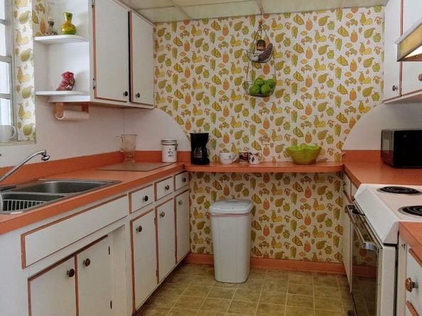 136 Greenbrier Dr, Palm Springs FL 33461