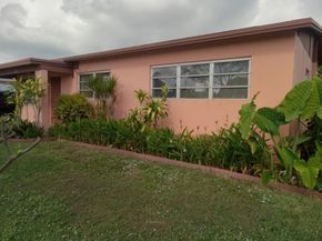 136 Greenbrier Dr, Palm Springs FL 33461