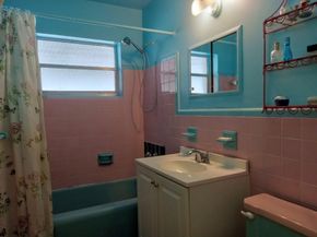 136 Greenbrier Dr, Palm Springs FL 33461