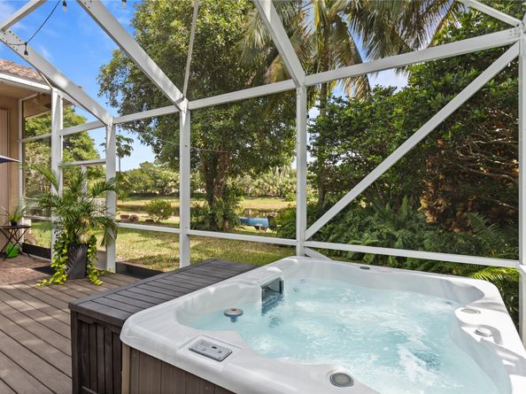 942 Windward Way, Weston FL 33327