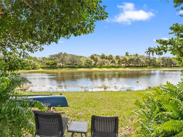 942 Windward Way, Weston FL 33327