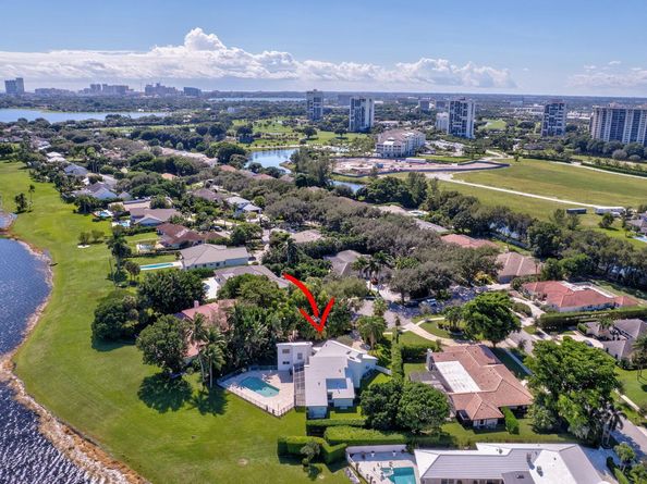 4 Woodbrook Circle, West Palm Beach FL 33401