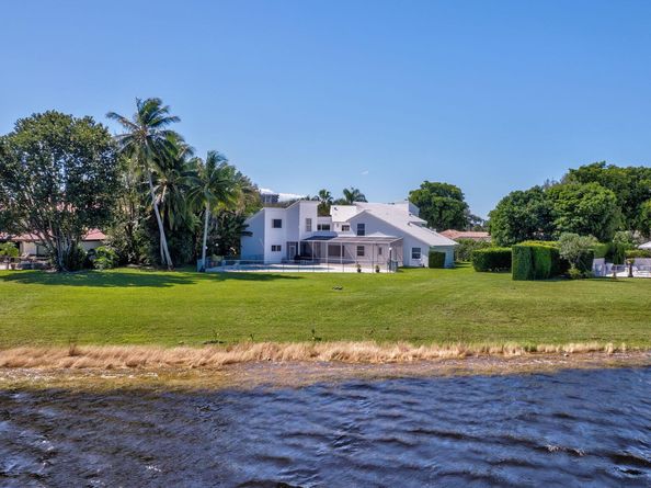 4 Woodbrook Circle, West Palm Beach FL 33401