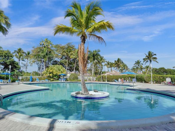 16757 NW 8th St, Pembroke Pines FL 33028