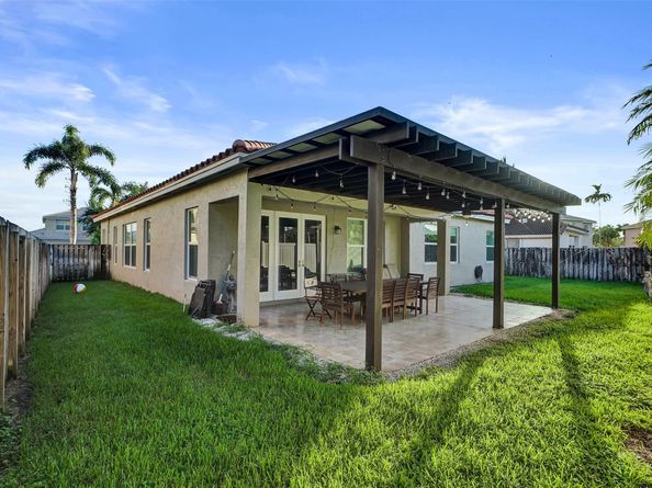 16757 NW 8th St, Pembroke Pines FL 33028