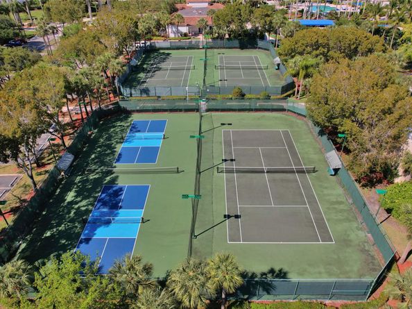 16757 NW 8th St, Pembroke Pines FL 33028