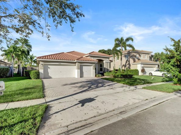 16757 NW 8th St, Pembroke Pines FL 33028