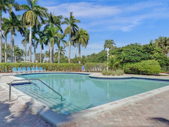 16757 NW 8th St, Pembroke Pines FL 33028